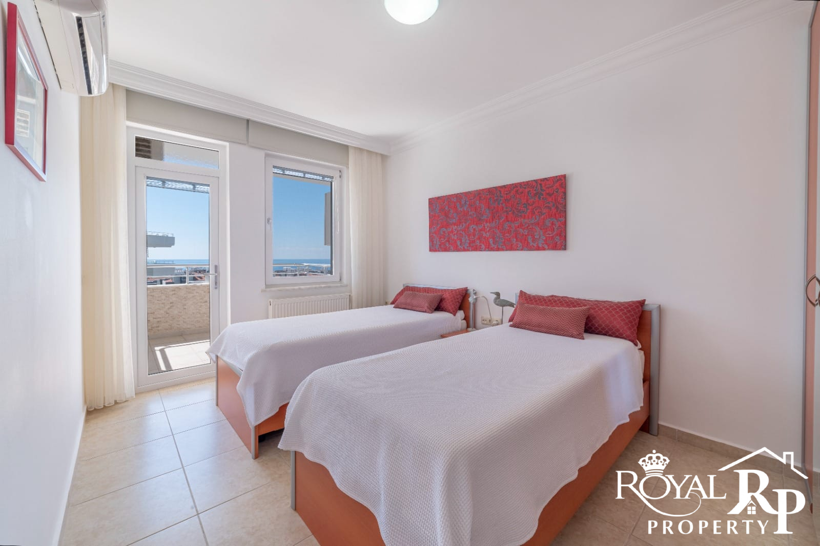  OBA MAH.   4+1. 1 banyo wc, 1 de jakuzi wc 275 m2 Güney bati dogu kuze her yone bakiyor,